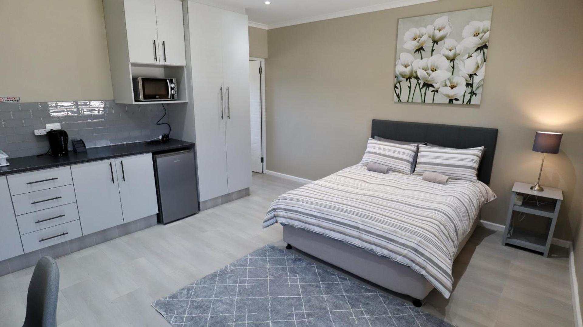 Guest Suite, Lorraine Port Elizabeth - Image 2