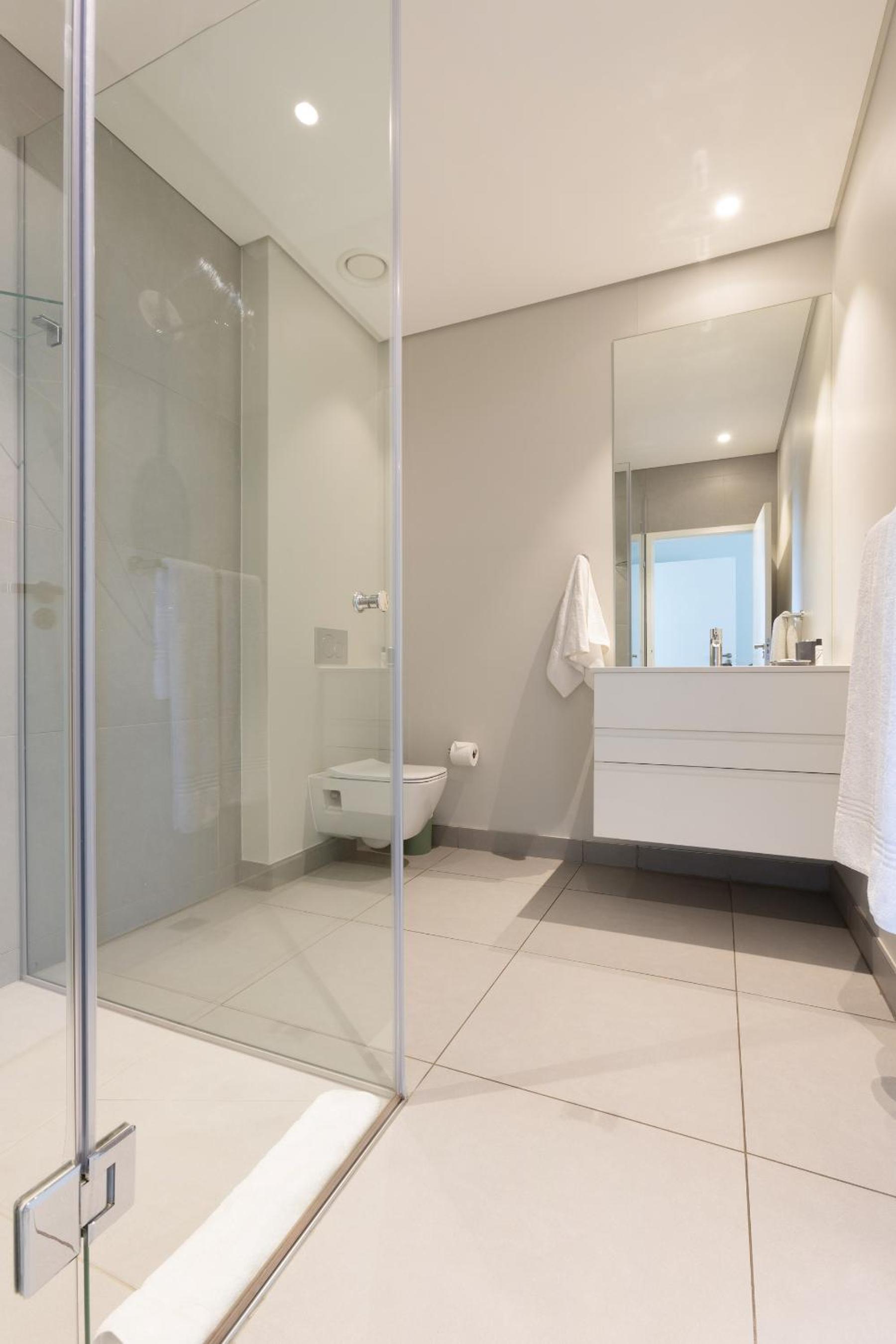 Axis Luxury Apartments by Century City Hotels view 4