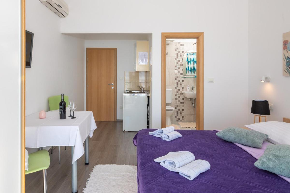 Seaview Apartments Grizelj view 4