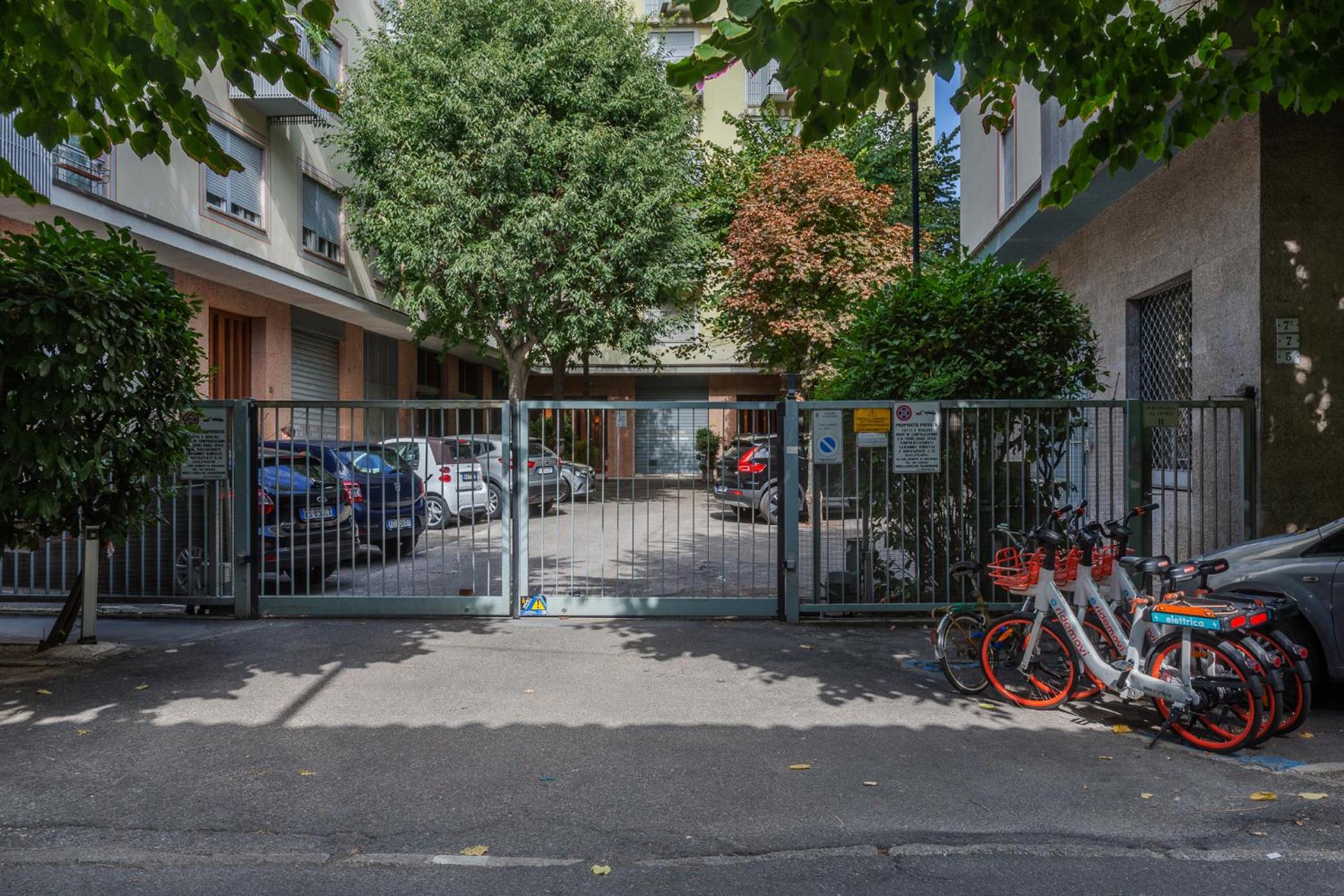 GuestHost - Apt with Terrace 10 min walk from Piazza Santo Stefano view 4