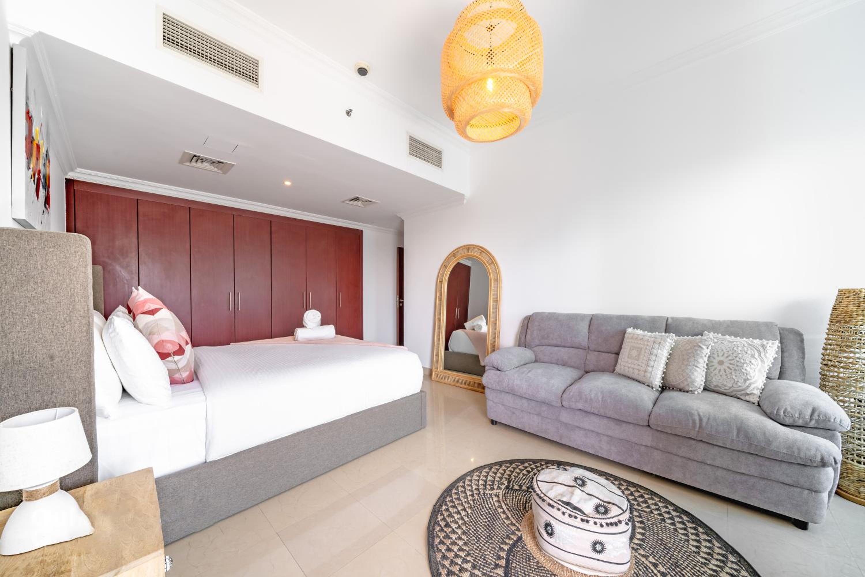 Spacious 3BR with 180˚ Dubai Marina Views