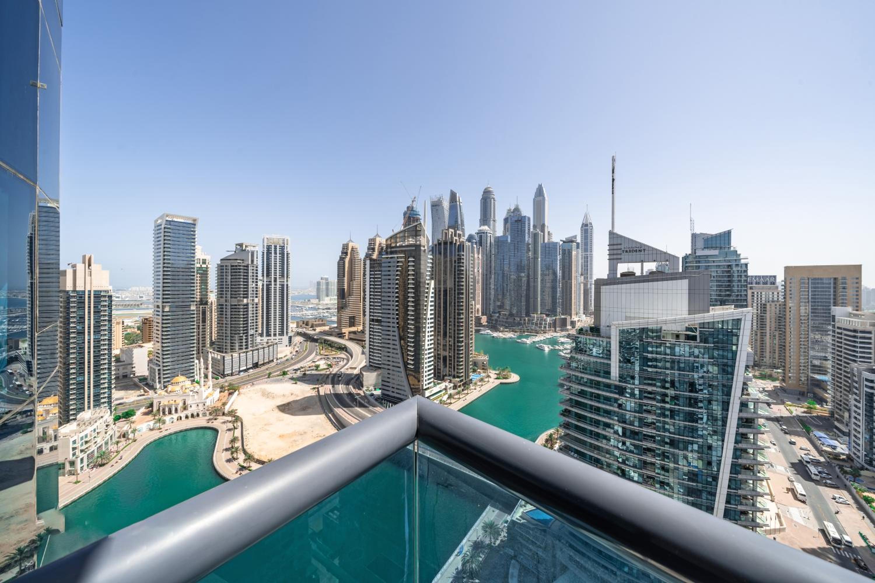 Spacious 3BR with 180˚ Dubai Marina Views