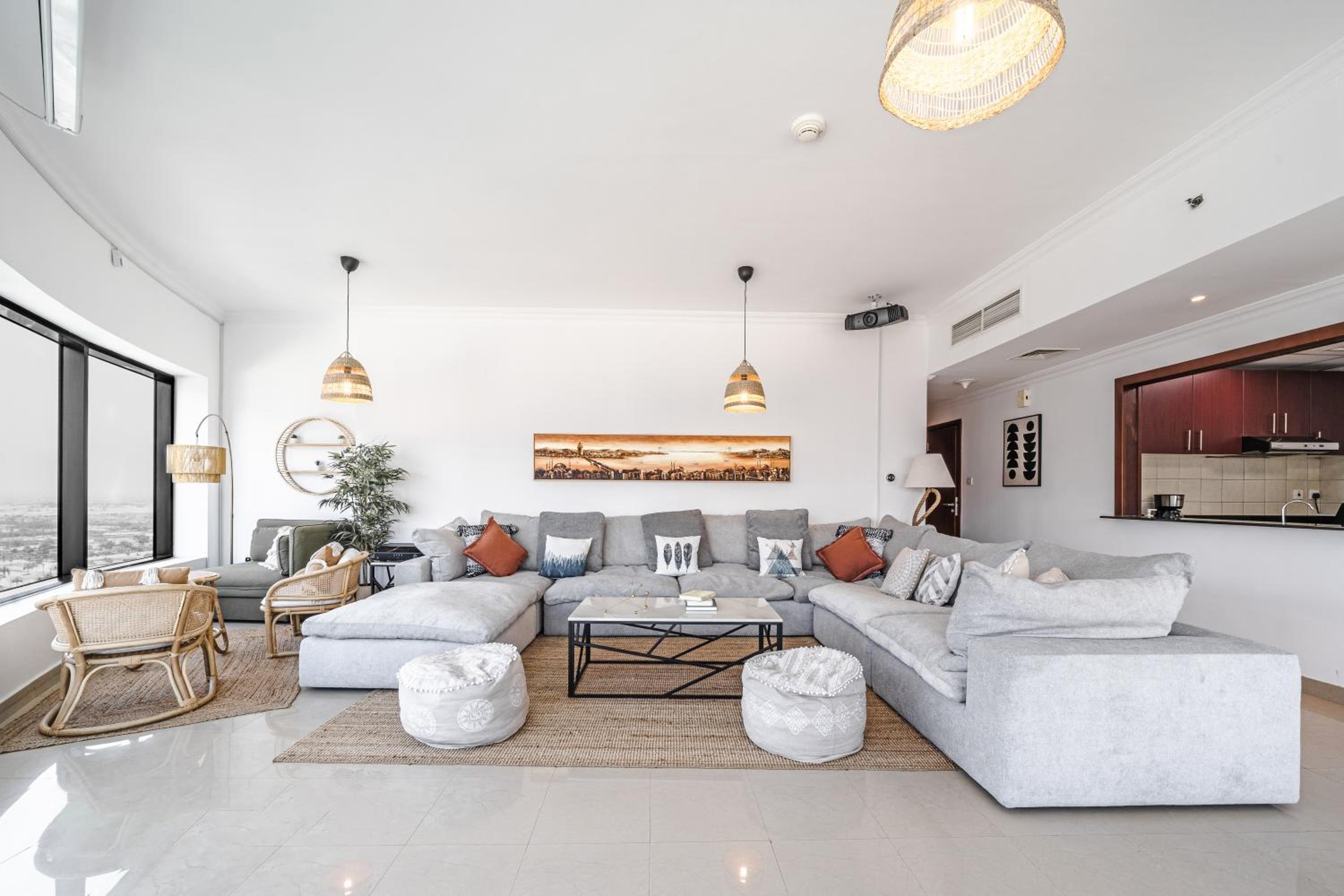 Spacious 3BR with 180˚ Dubai Marina Views