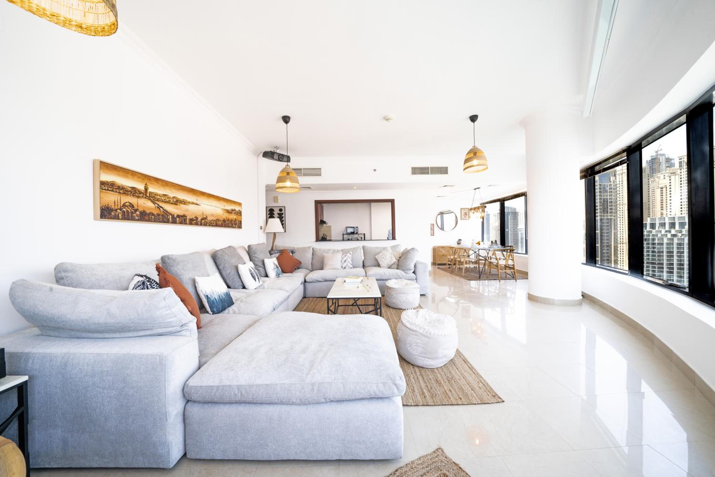 Spacious 3BR with 180˚ Dubai Marina Views