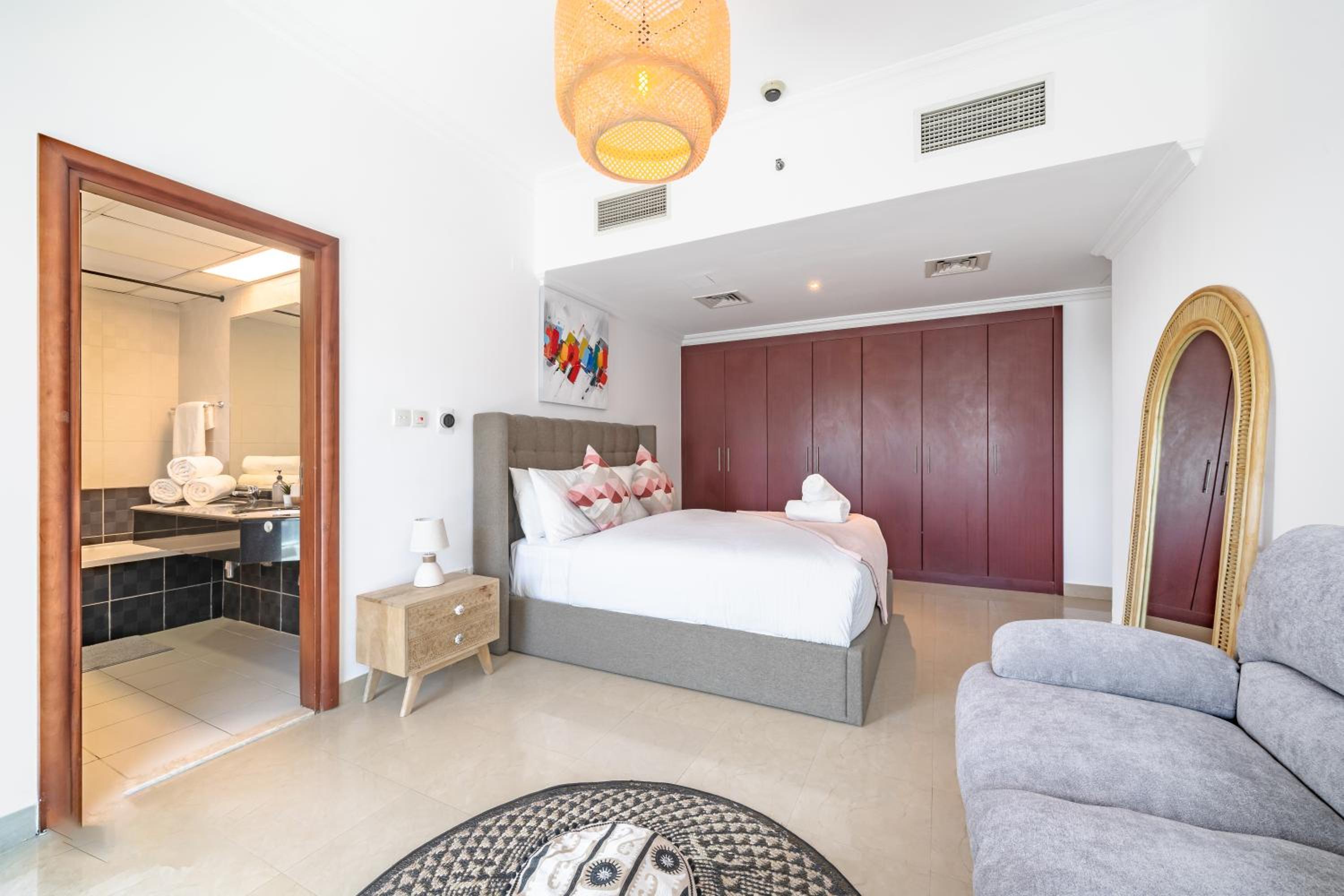 Spacious 3BR with 180˚ Dubai Marina Views