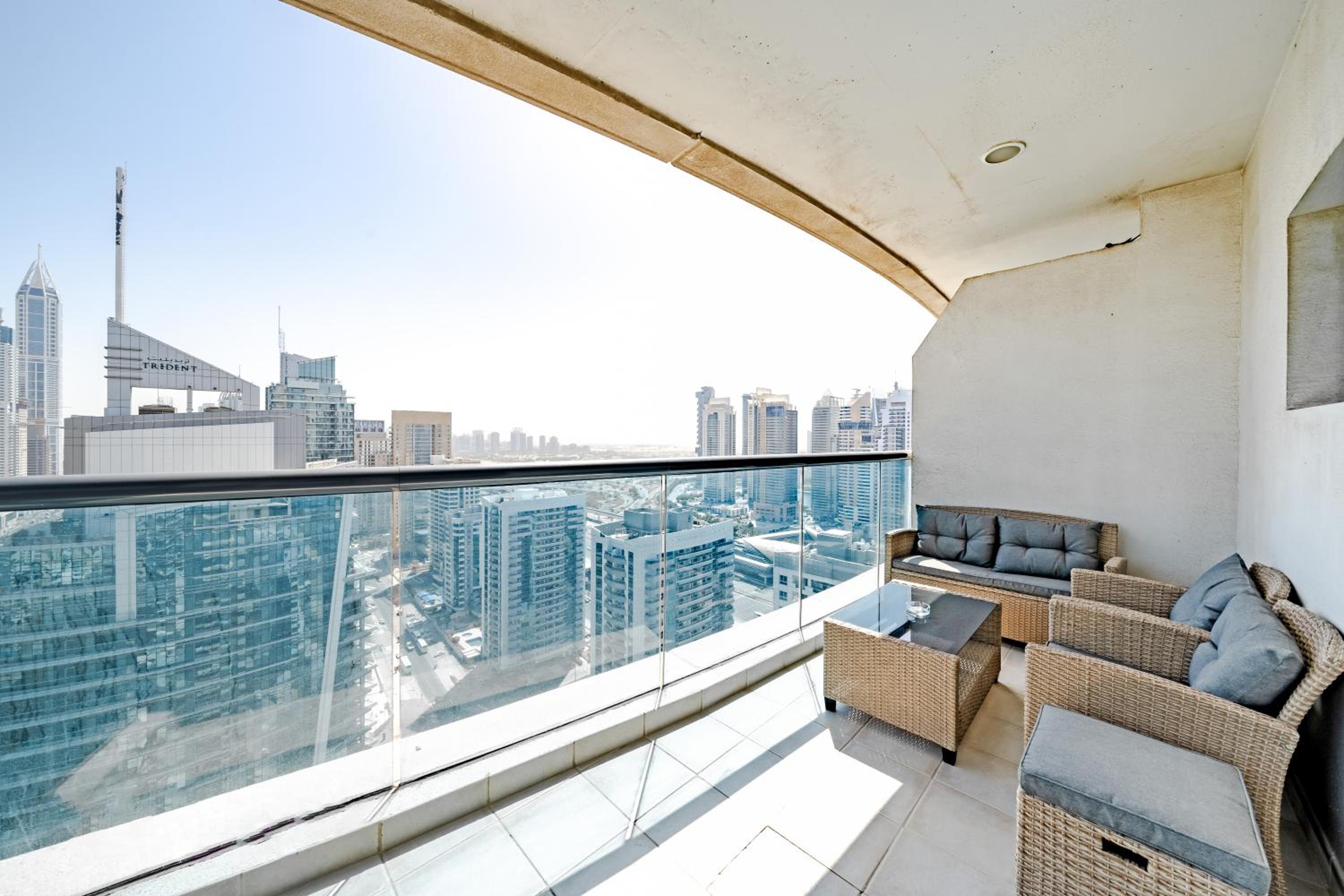 Spacious 3BR with 180˚ Dubai Marina Views