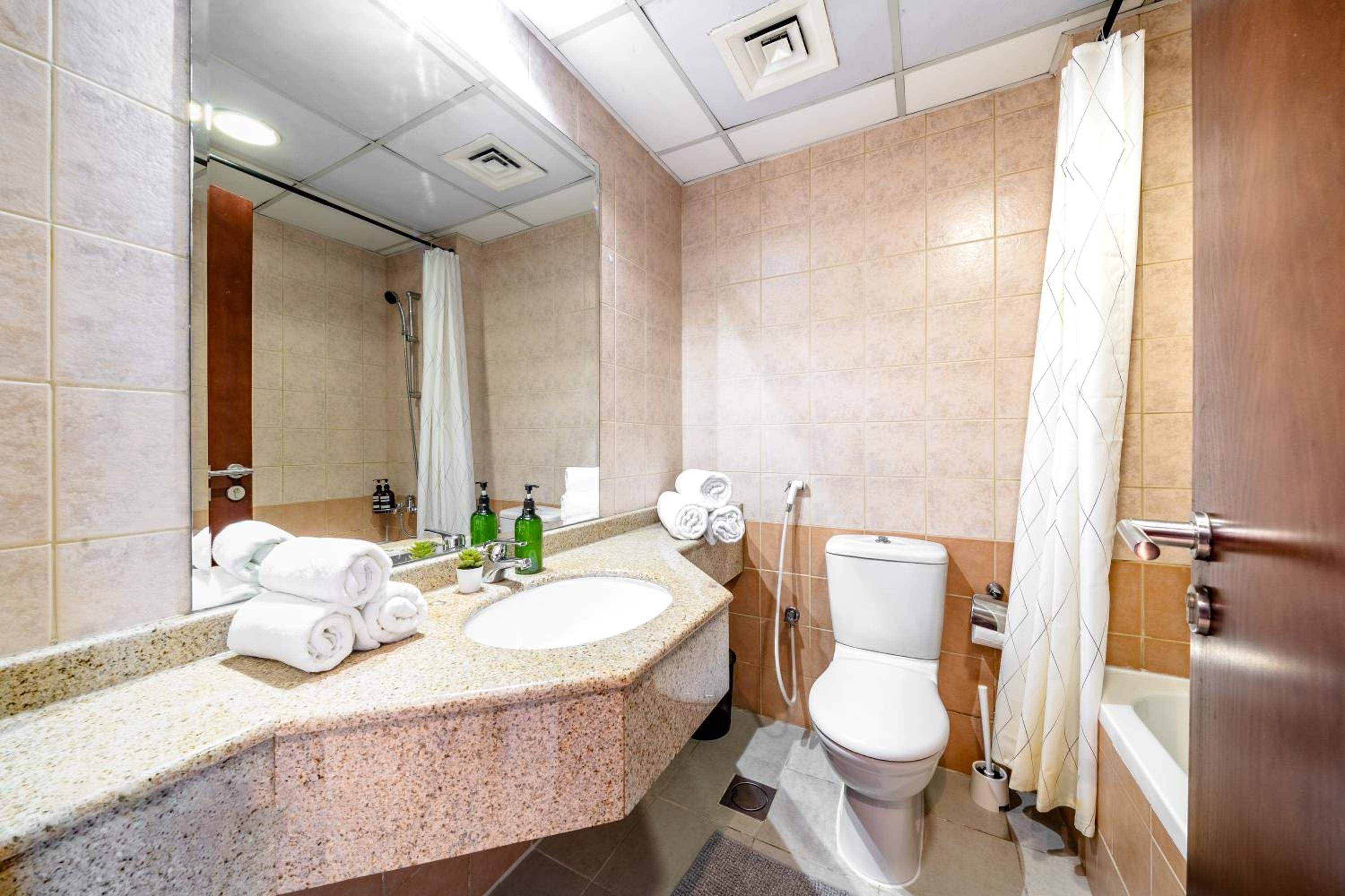Spacious 3BR with 180˚ Dubai Marina Views