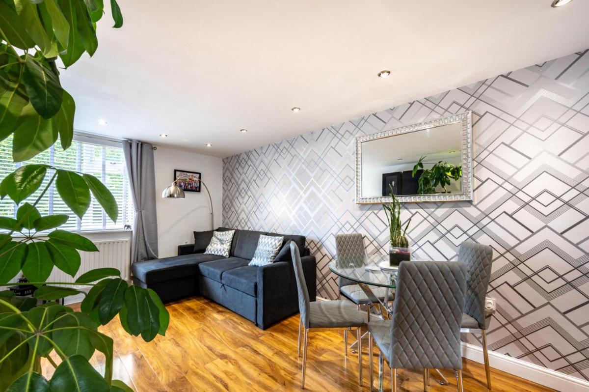 Stunning 1BD Flat close to Manchester City Centre view 5