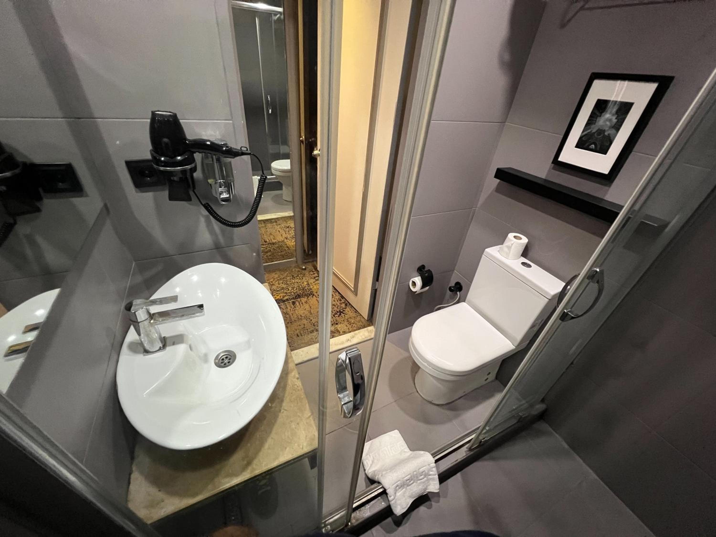 All Seasons Hotel - Image 80