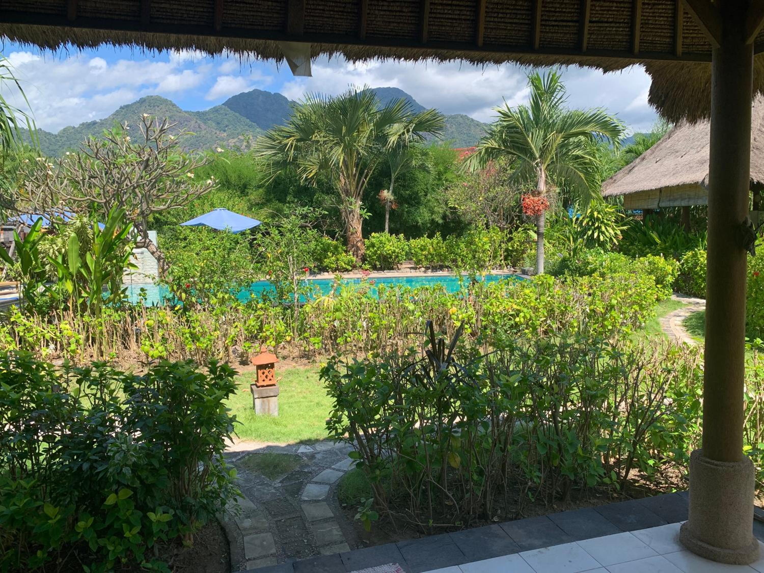 Sunia Loka Bungalows & Dive Center view 4