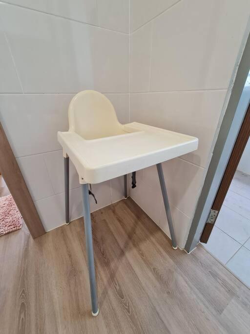 Lovely 1878 Apartment 3-bedrooms with free parking photo 6
