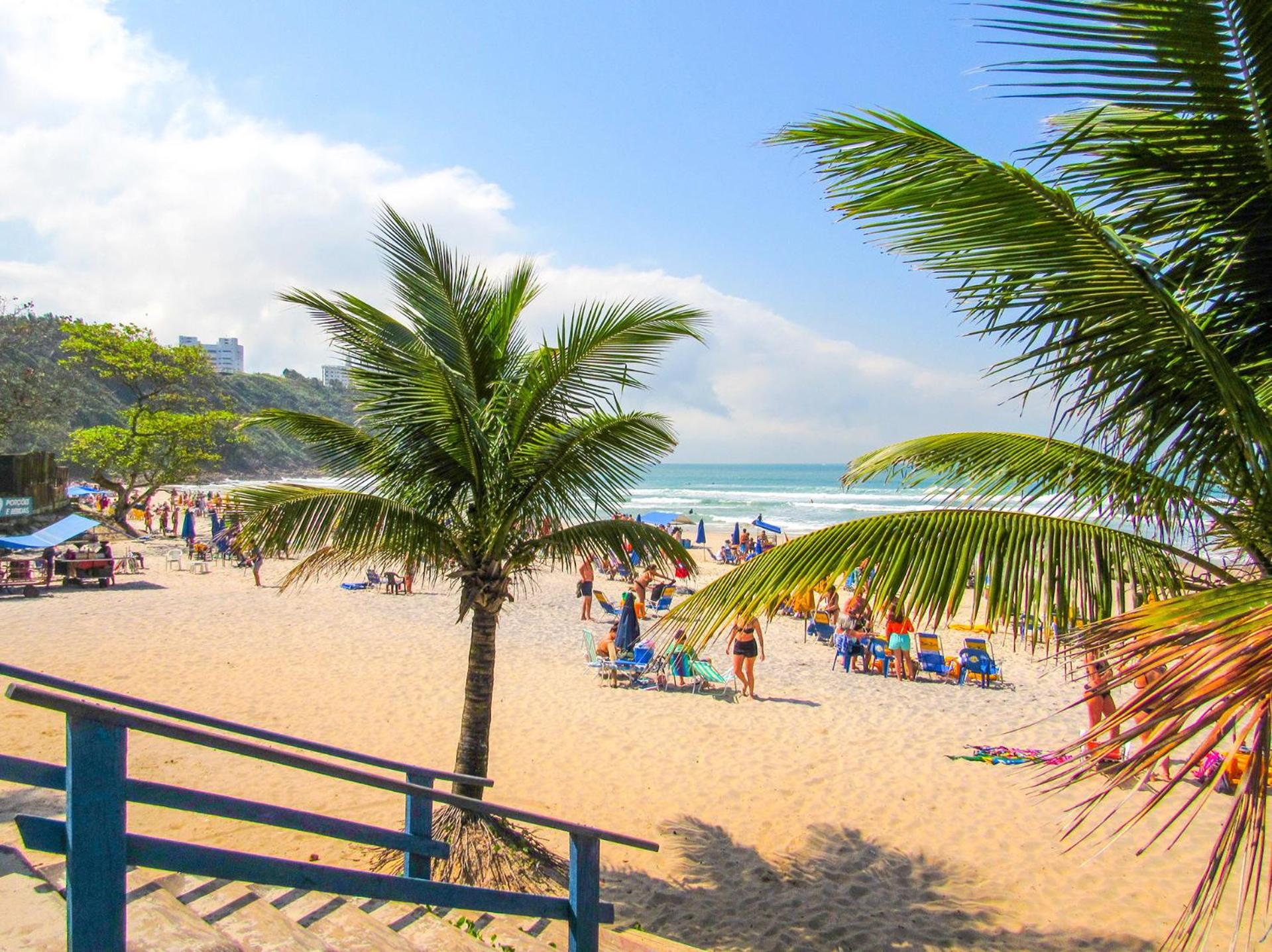Apto c Wi-Fi a 180m da Praia do Tombo - Guaruja