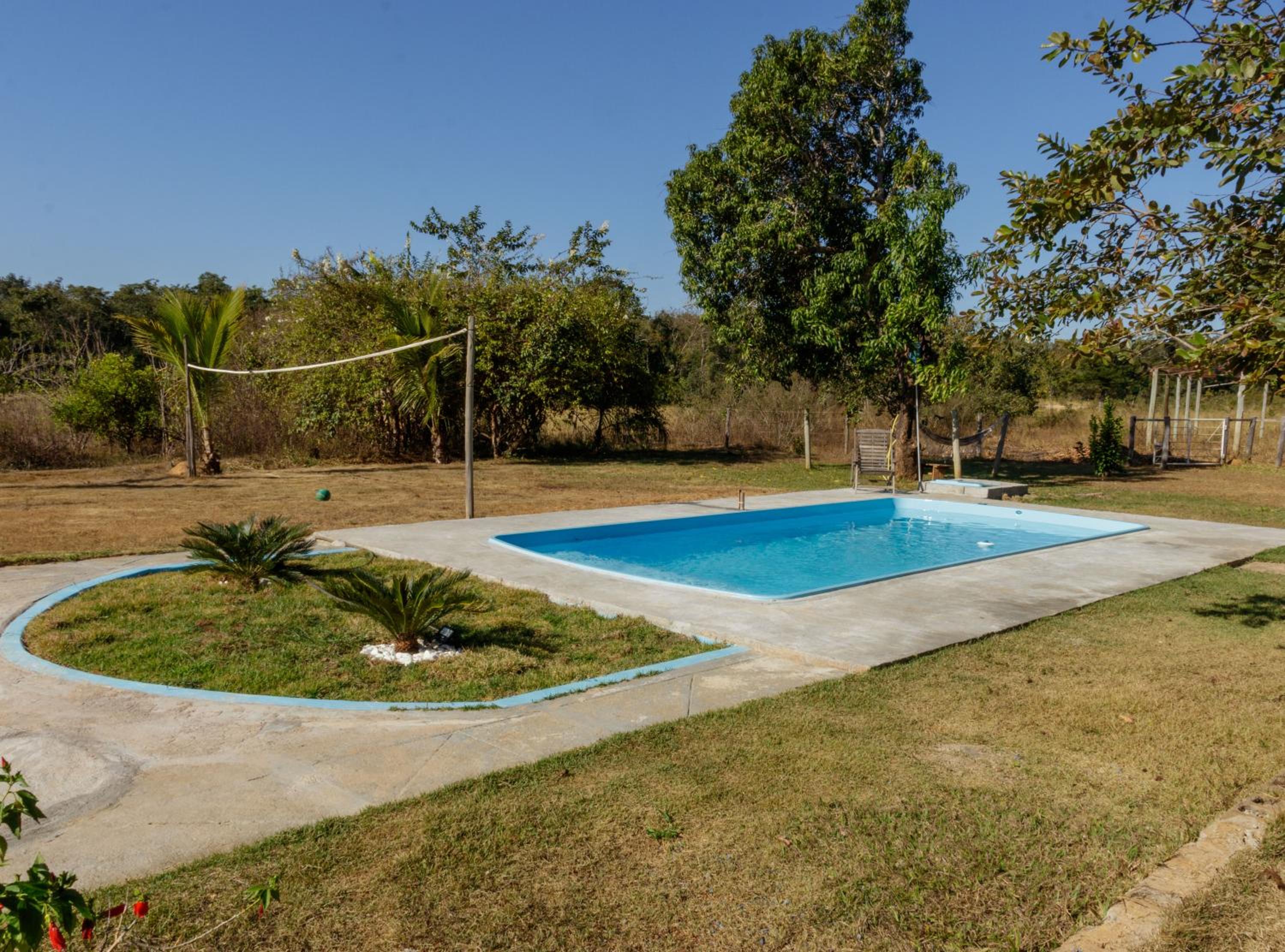 Fazendinha Rústica com Piscina Próxima a Curvelo