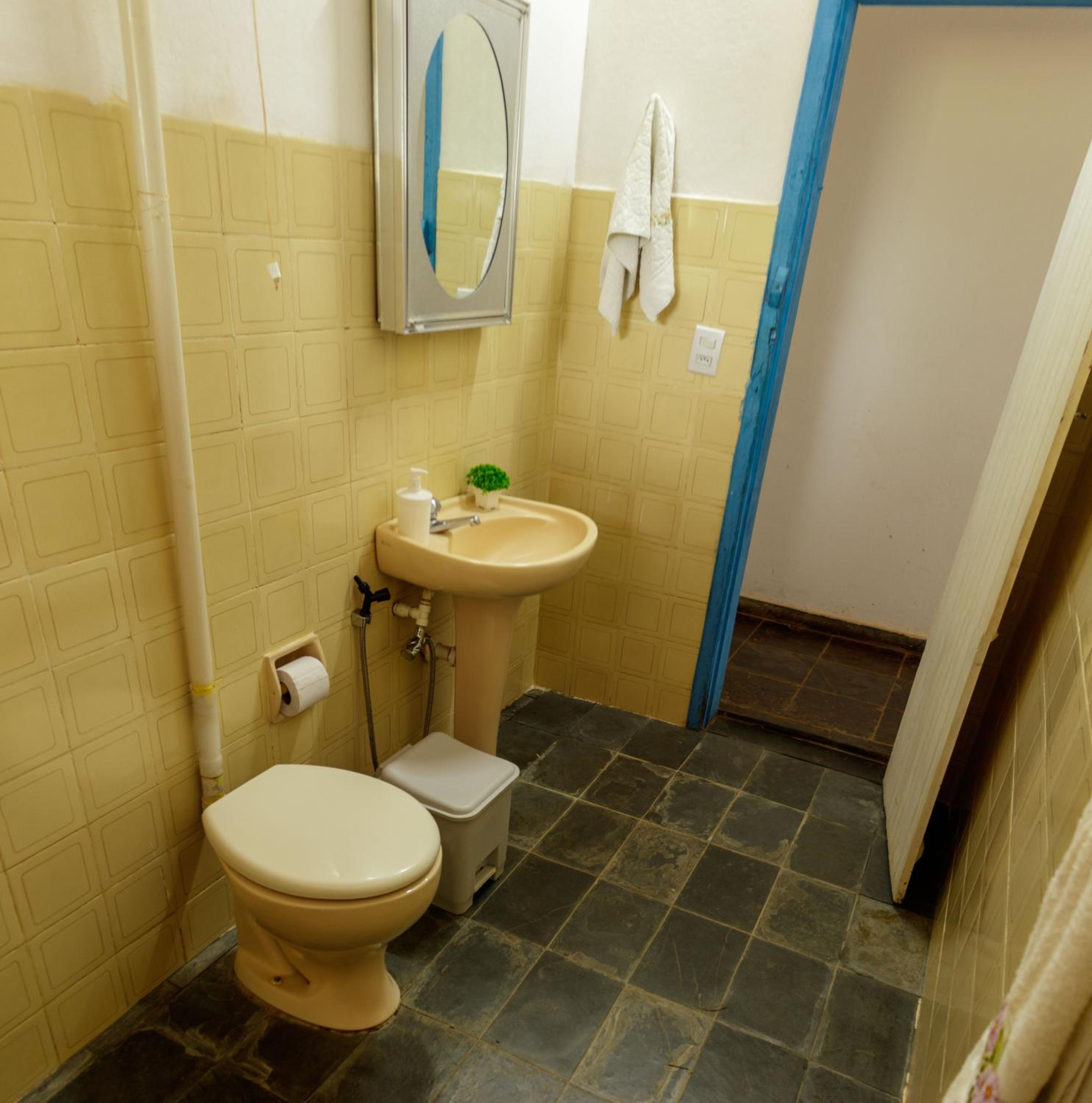 Fazendinha Rústica com Piscina Próxima a Curvelo