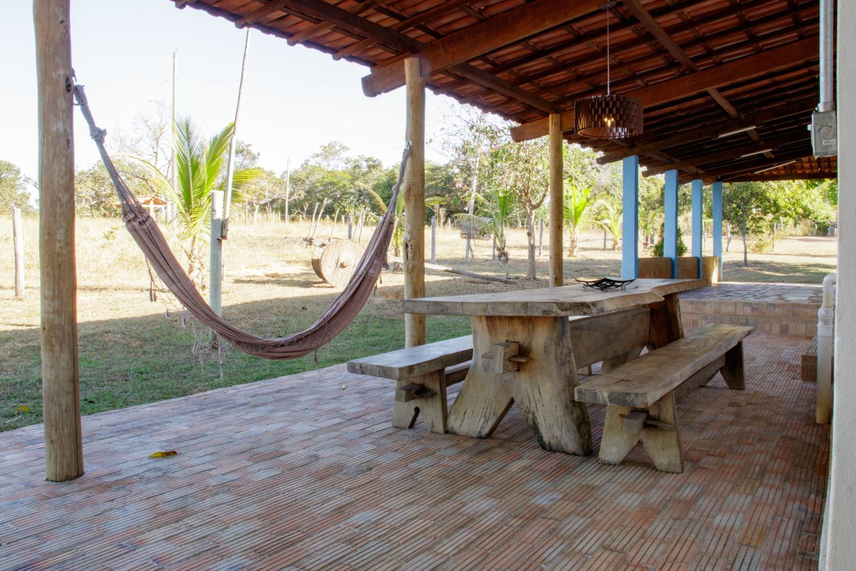 Fazendinha Rústica com Piscina Próxima a Curvelo