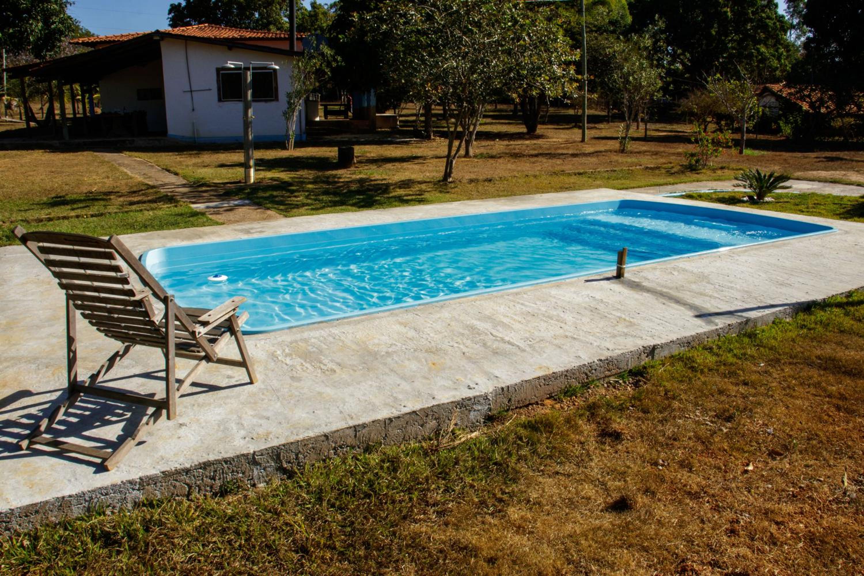 Fazendinha Rústica com Piscina Próxima a Curvelo