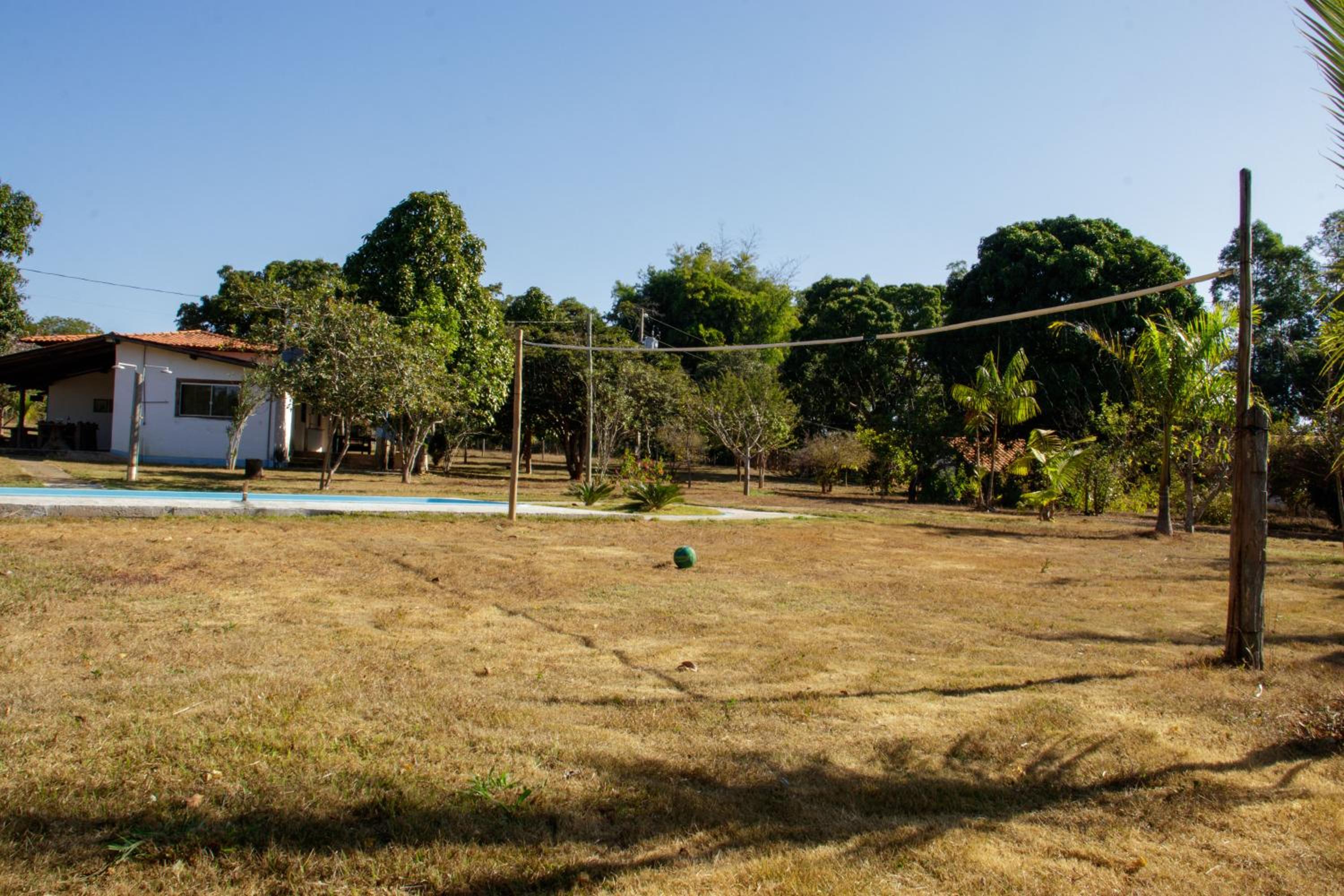 Fazendinha Rústica com Piscina Próxima a Curvelo