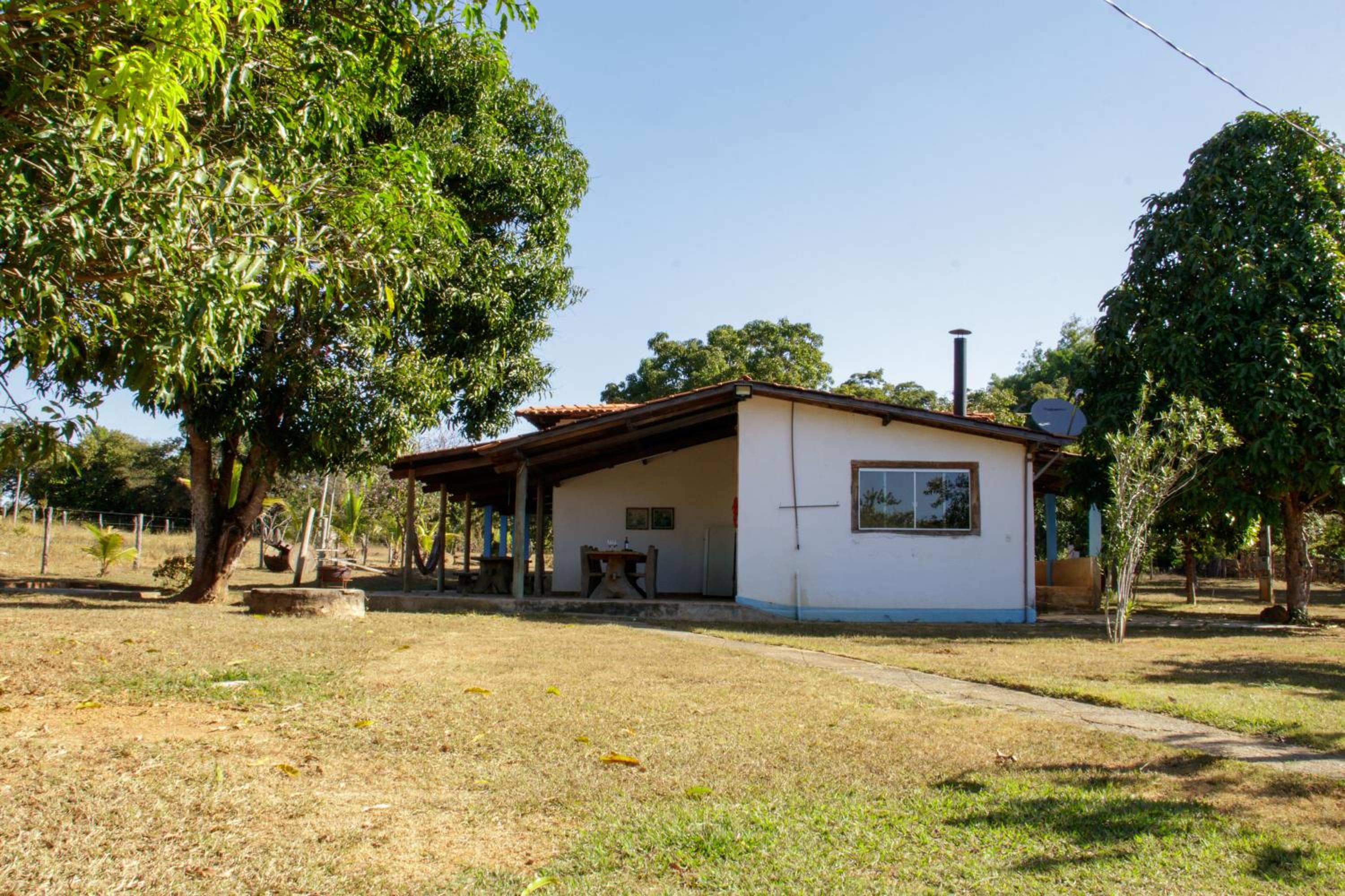 Fazendinha Rústica com Piscina Próxima a Curvelo