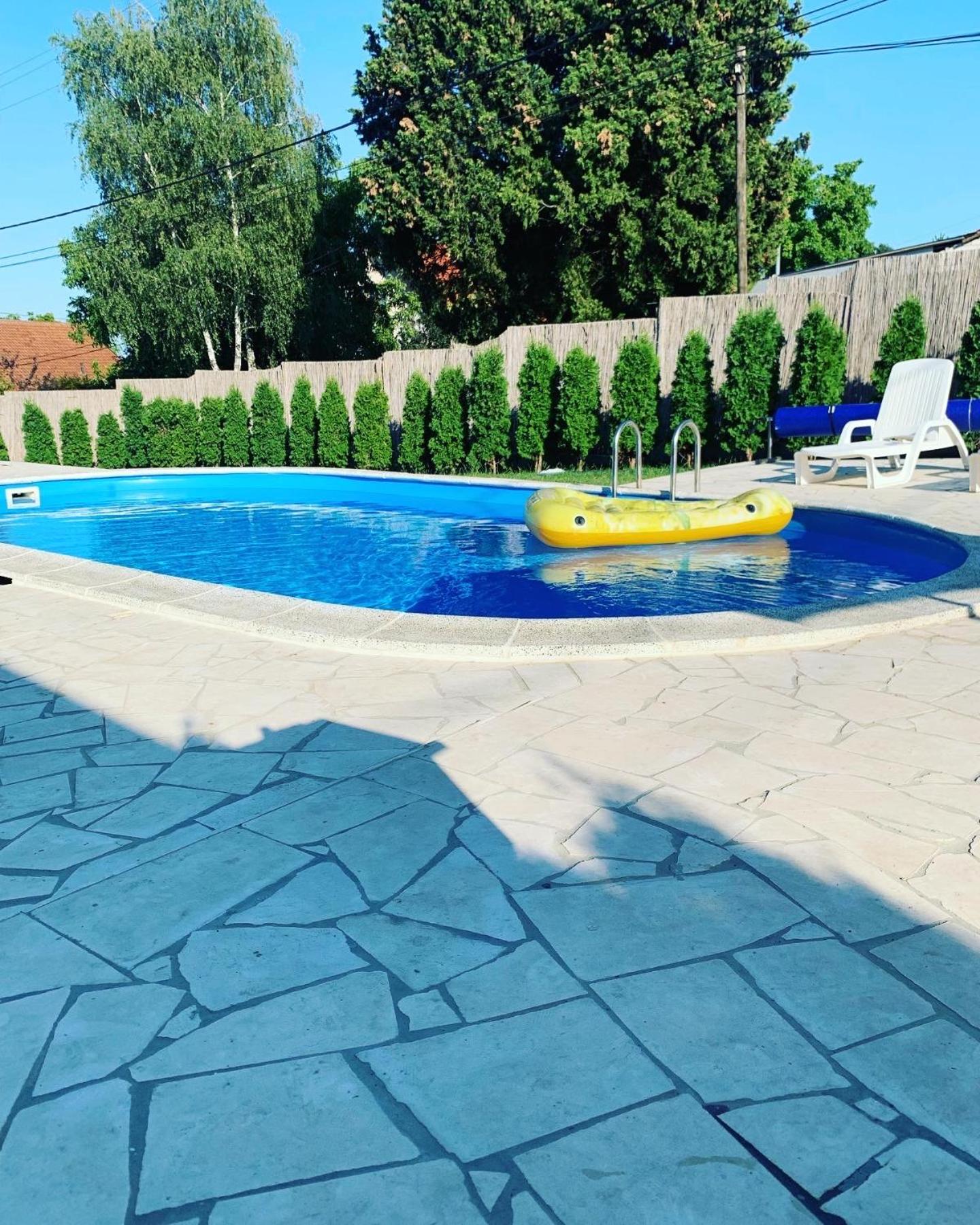 Mika’s Poolhouse view 5