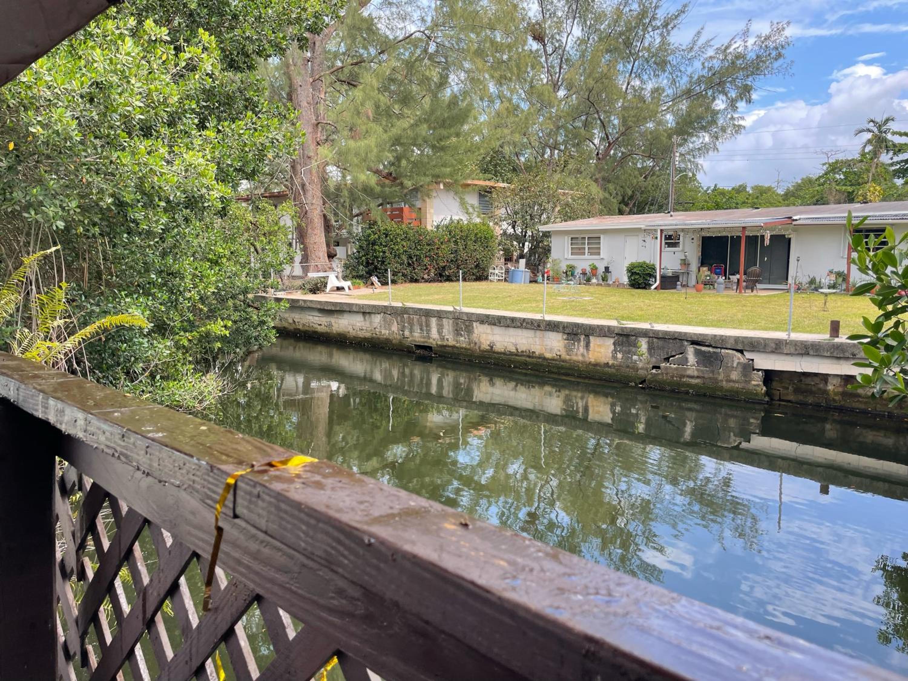 Pool House on the Water 2