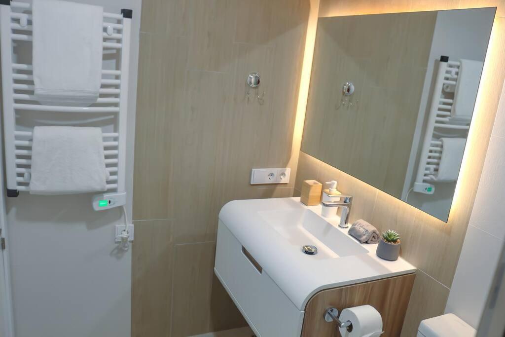 Iconic Sea Views Luxury Apartment