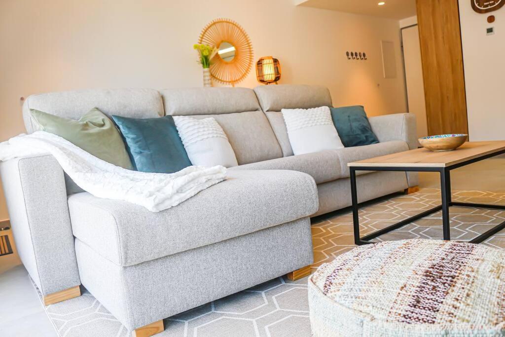 Iconic Sea Views Luxury Apartment