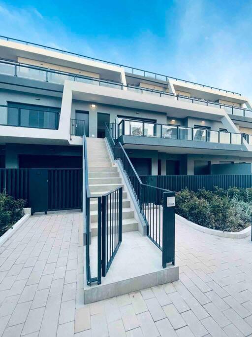 Iconic Sea Views Luxury Apartment