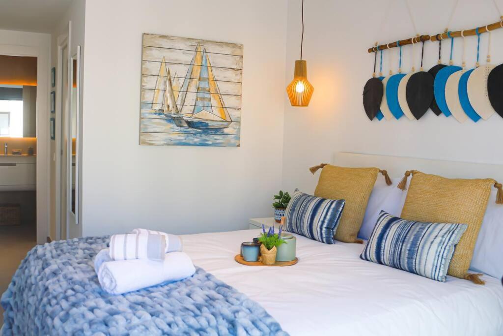 Iconic Sea Views Luxury Apartment