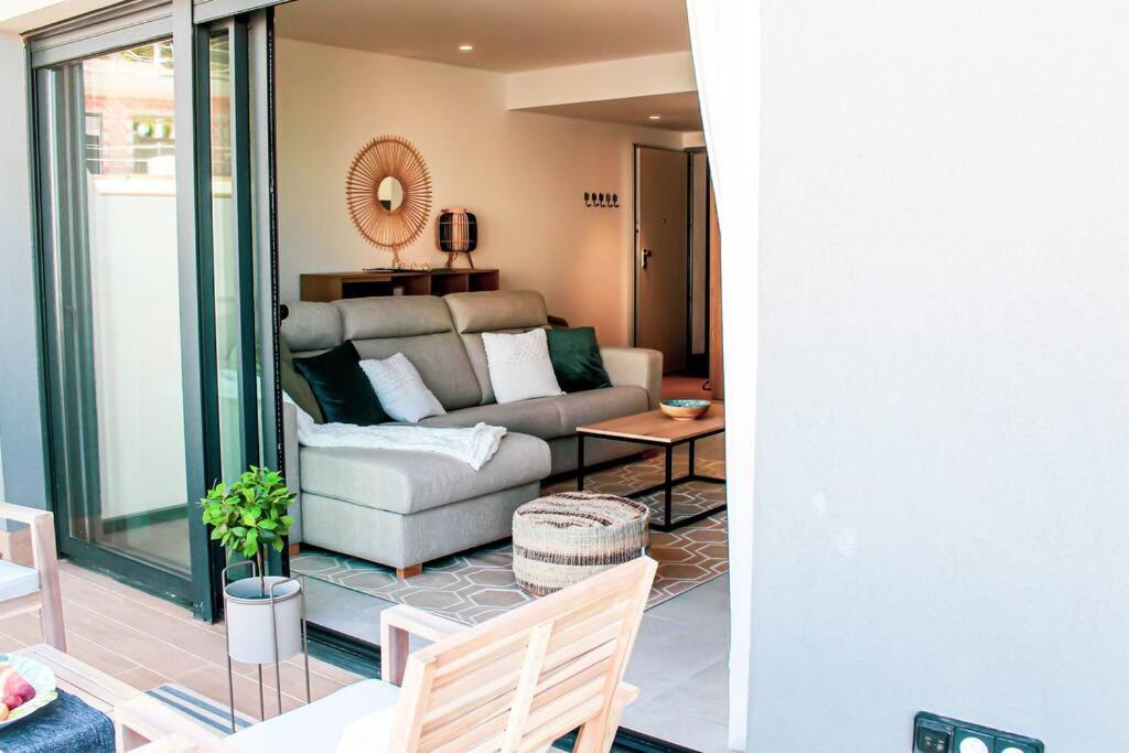 Iconic Sea Views Luxury Apartment