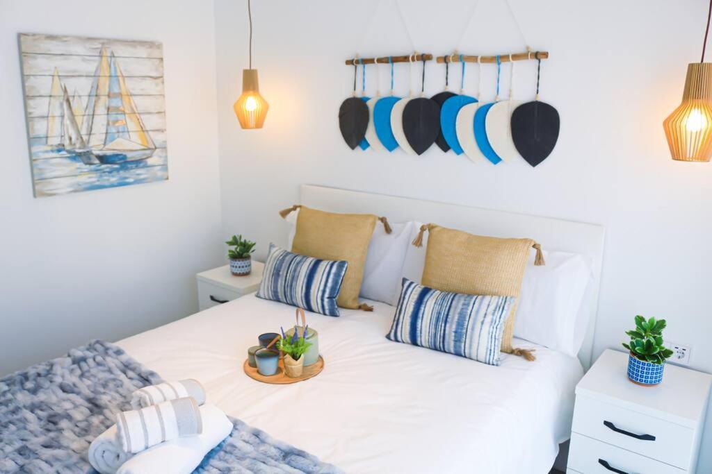 Iconic Sea Views Luxury Apartment