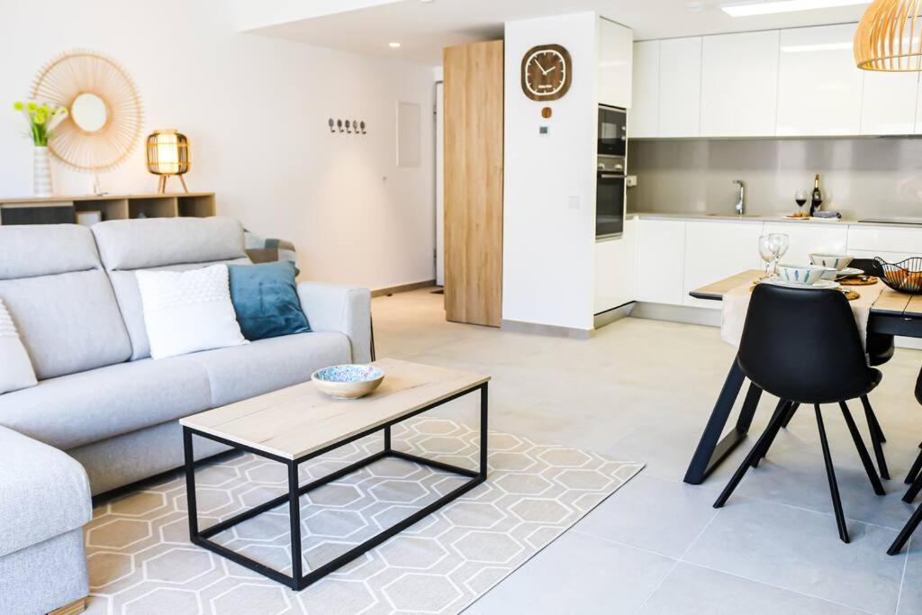 Iconic Sea Views Luxury Apartment