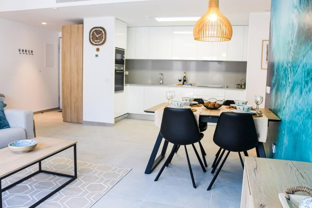 Iconic Sea Views Luxury Apartment