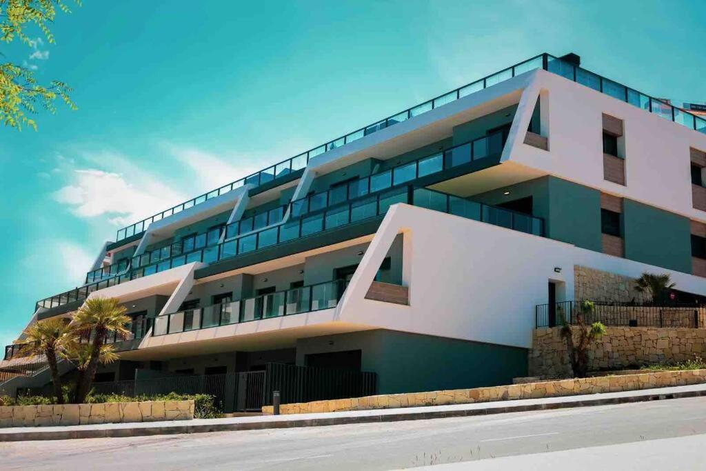 Iconic Sea Views Luxury Apartment