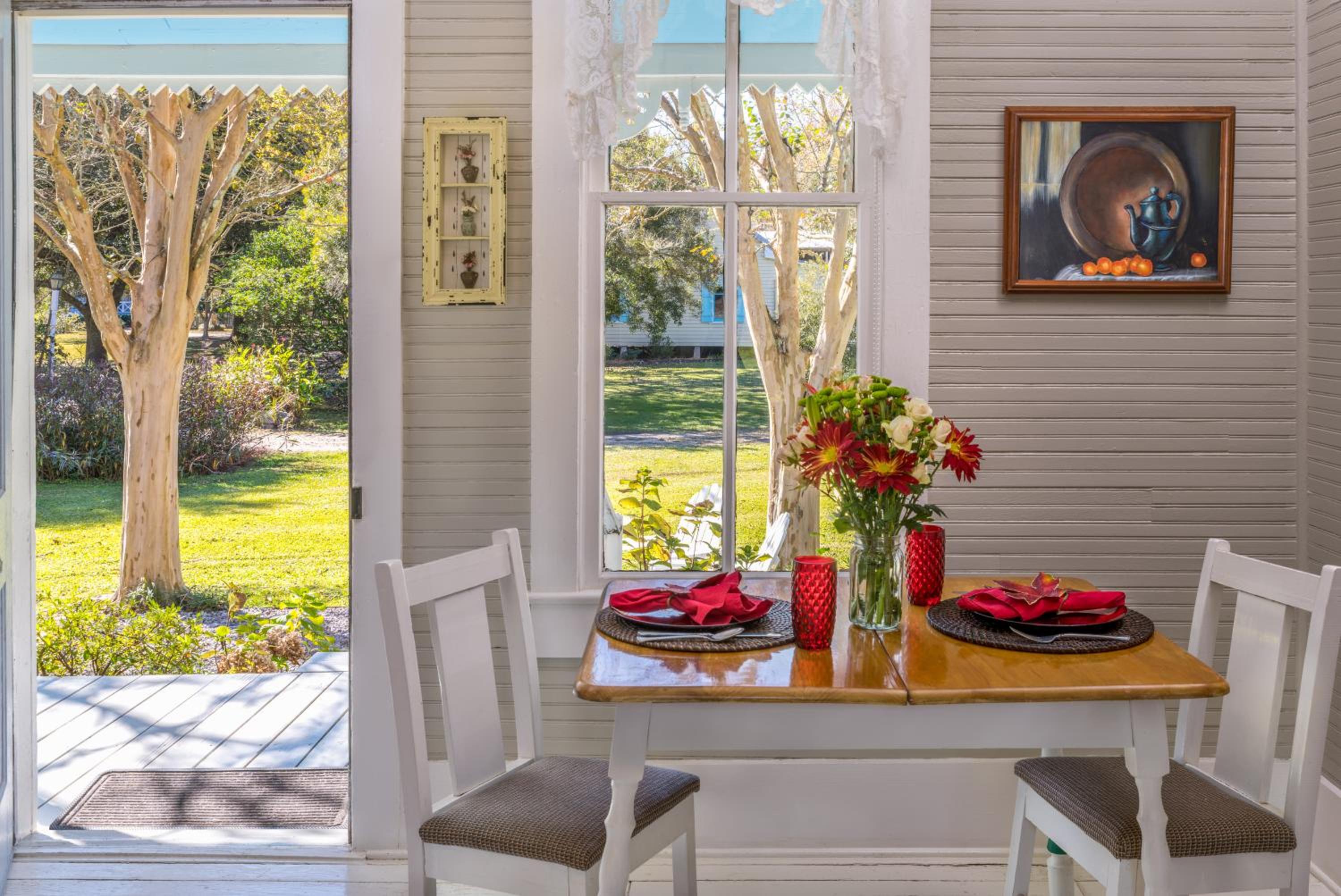 Maison D'Memoire Bed & Breakfast Cottages