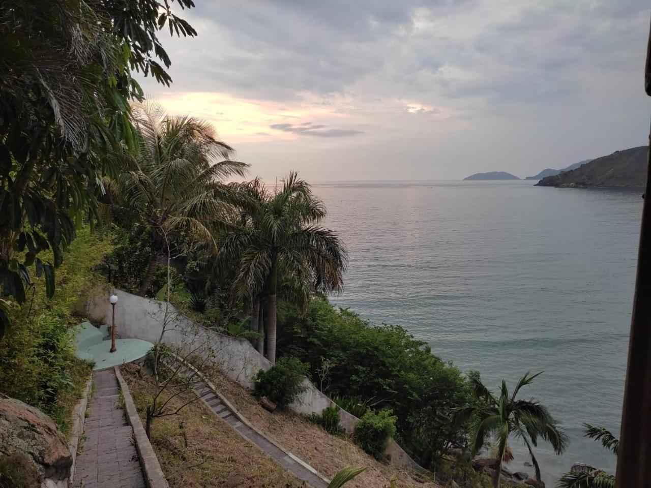 Conforto, Vista linda e Pé na Areia | Barequeçaba