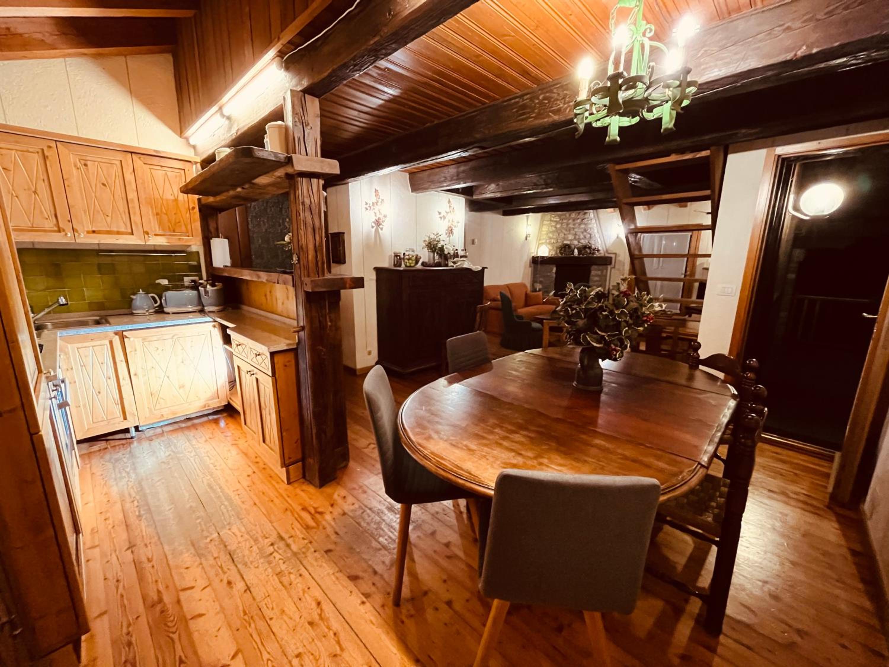 Chalet Blanc "Coeur Sapin" view 2