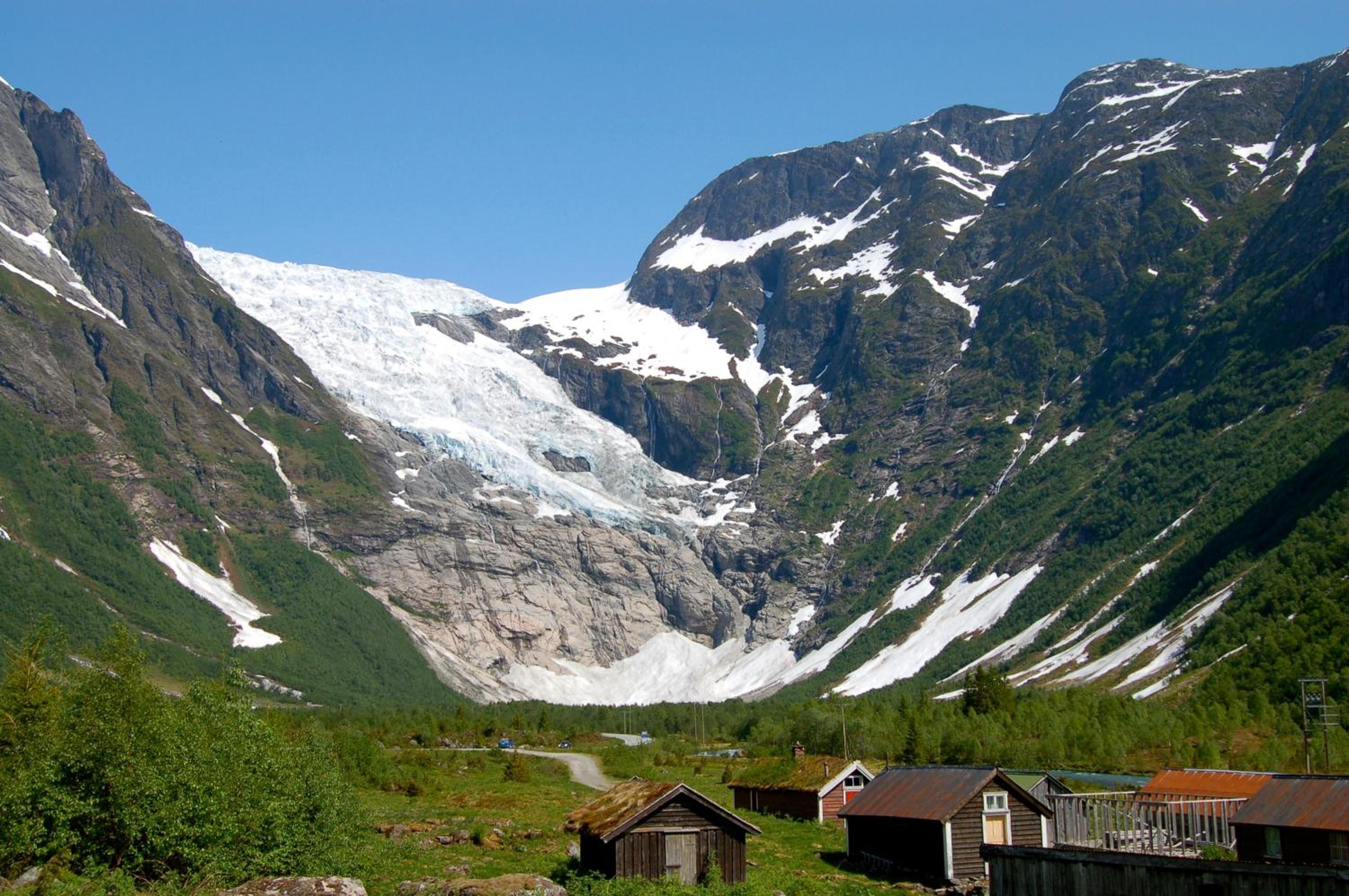 Cabin alongside the beautiful fjærlandsfjord view 5
