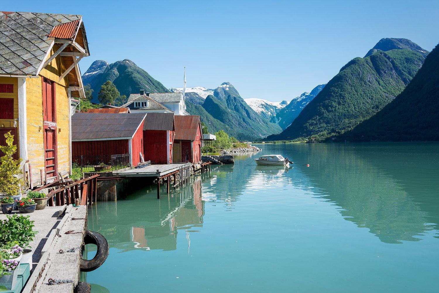 Cabin alongside the beautiful fjærlandsfjord view 4