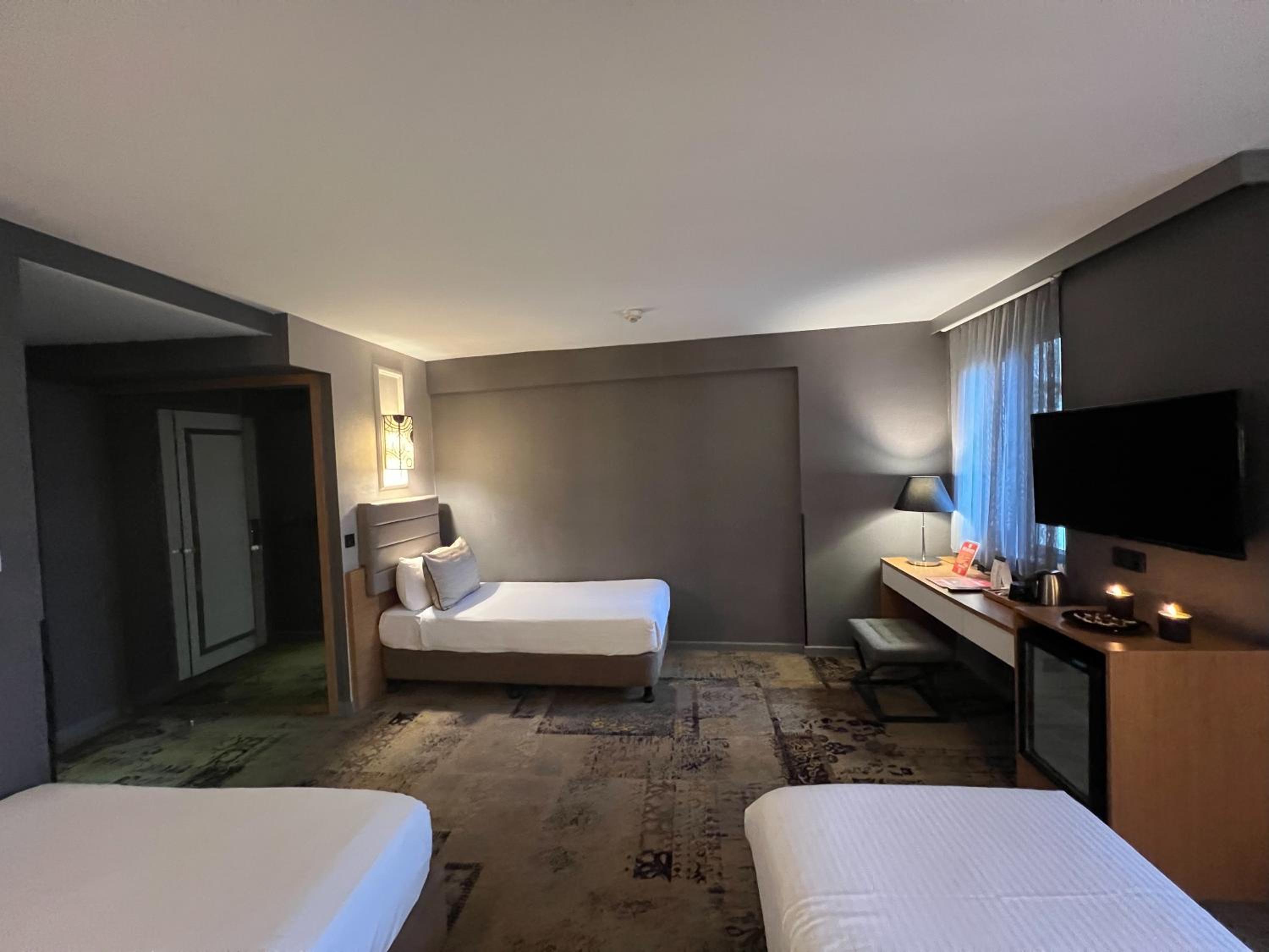 All Seasons Hotel - Image 85