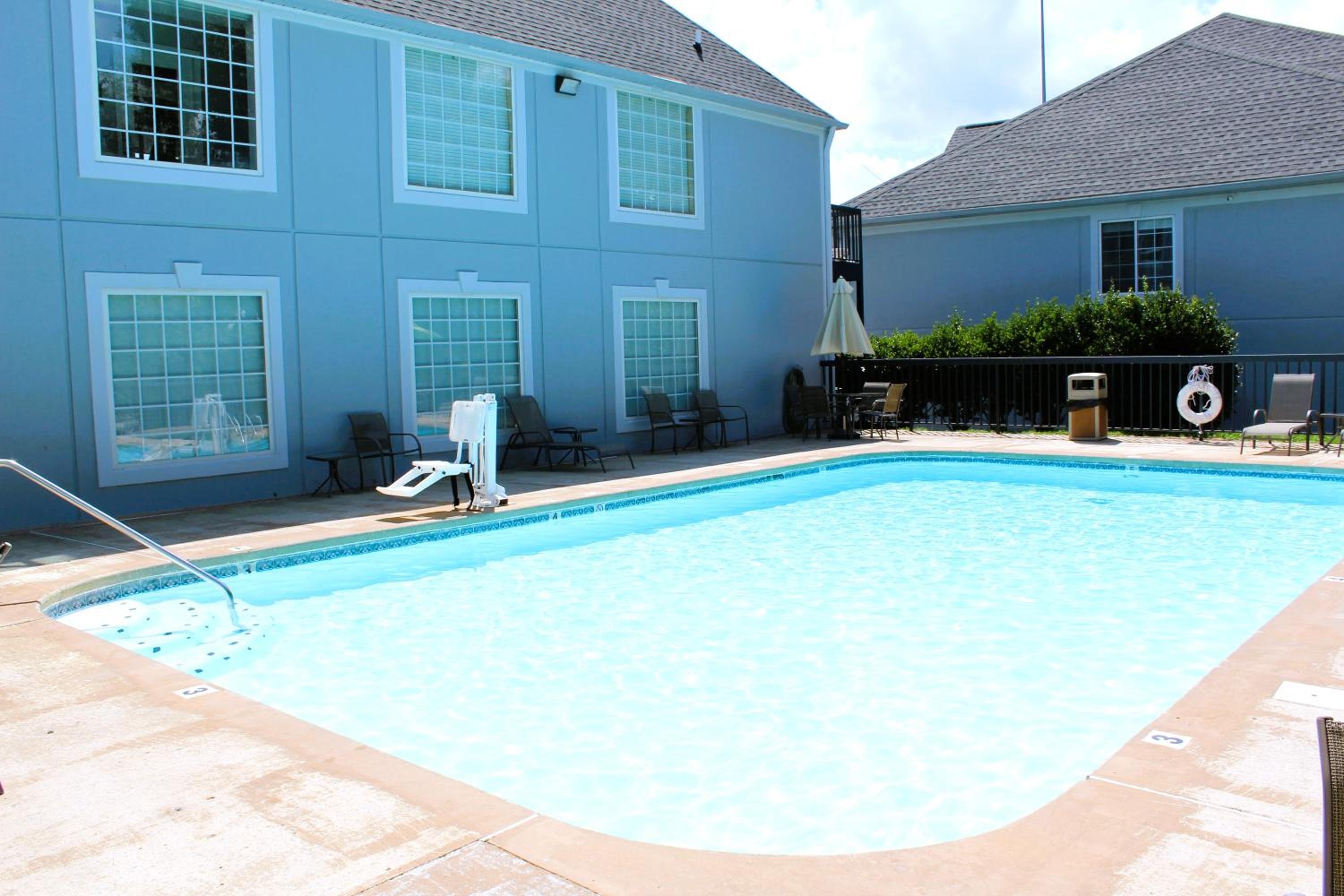 Crossville Vacations - Quality Inn Crossville Near Cumberland Mountain State Park - Property Image 9