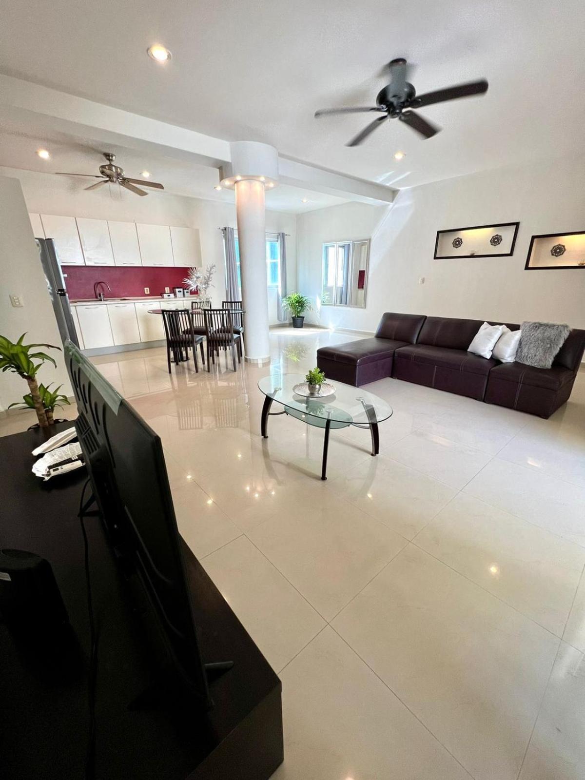 Espacioso departamento a unos metros de Playa mamitas y de la famosa 5ta av view 2