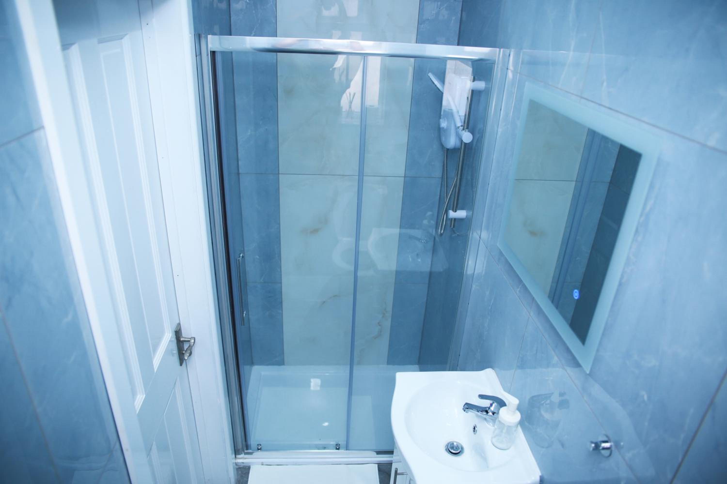 Apartment - Sleeps 5 & Free Parking