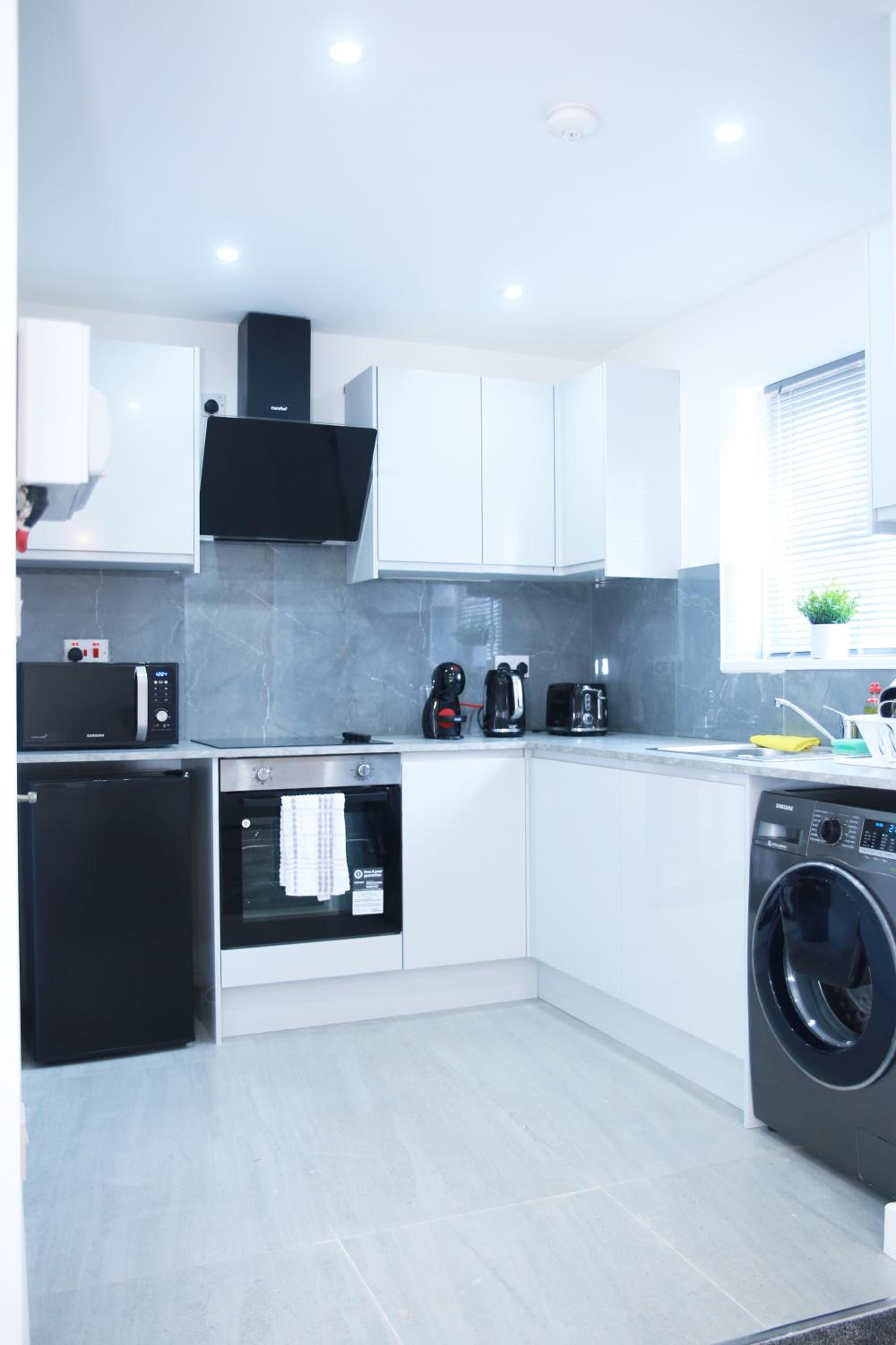 Apartment - Sleeps 5 & Free Parking