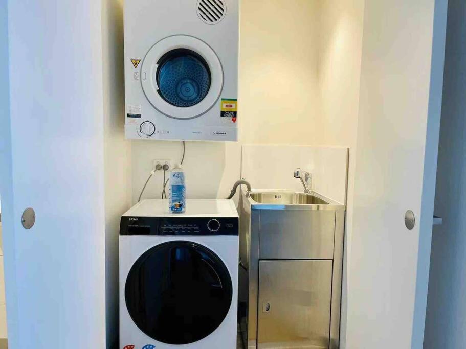 Stunning view 2bed 2bath Condo (Parking, WiFi)