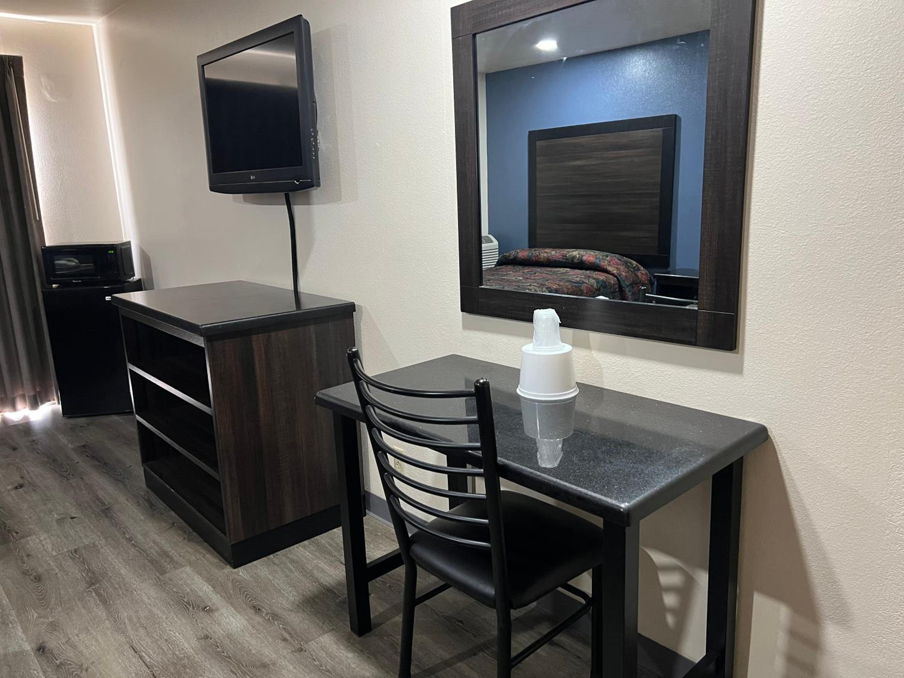 Economy Inn Fresno Yosemite '''NEWLY REMODELED'''