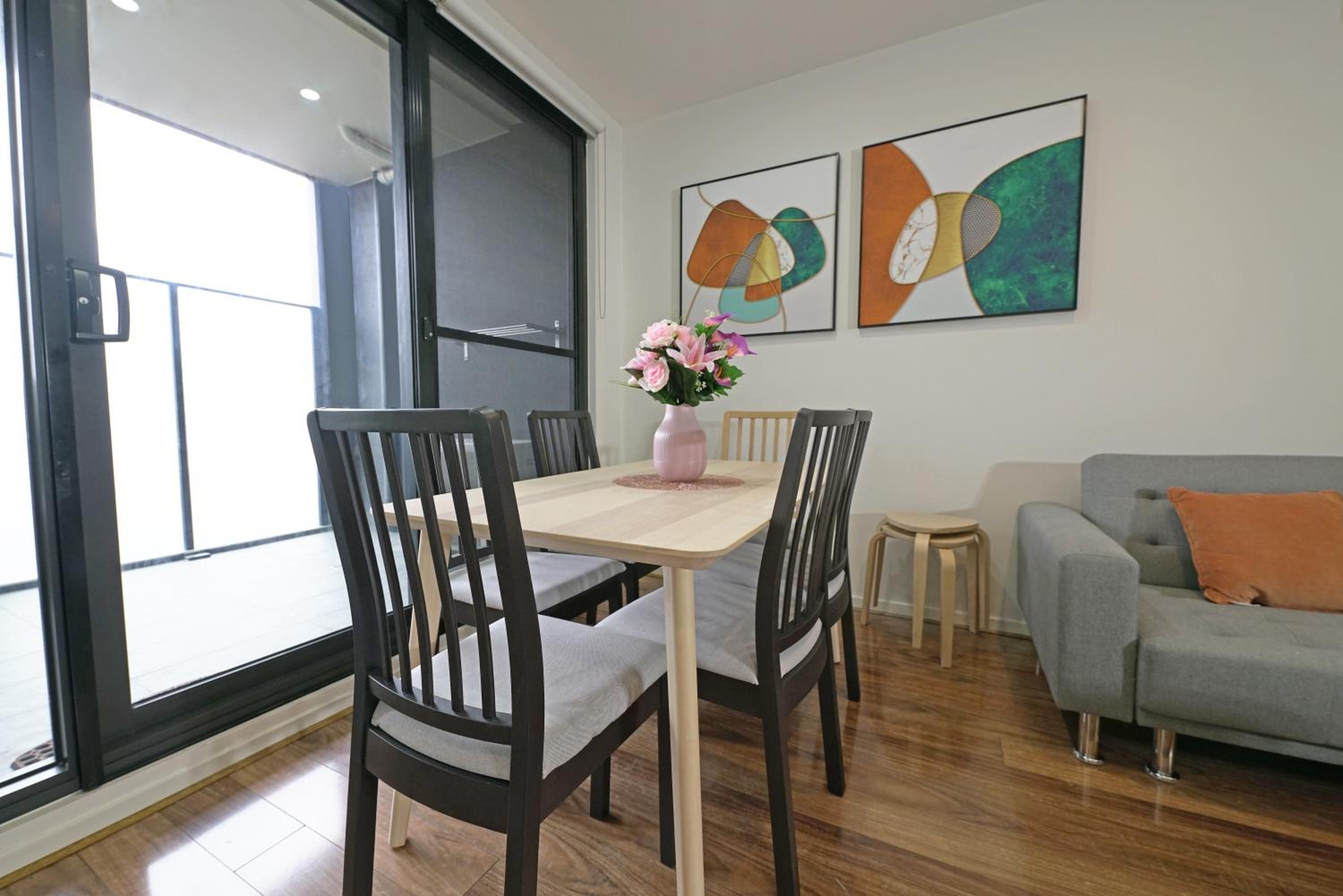 Preston Spacious 2BRM Apartment Free Parking Wi-Fi