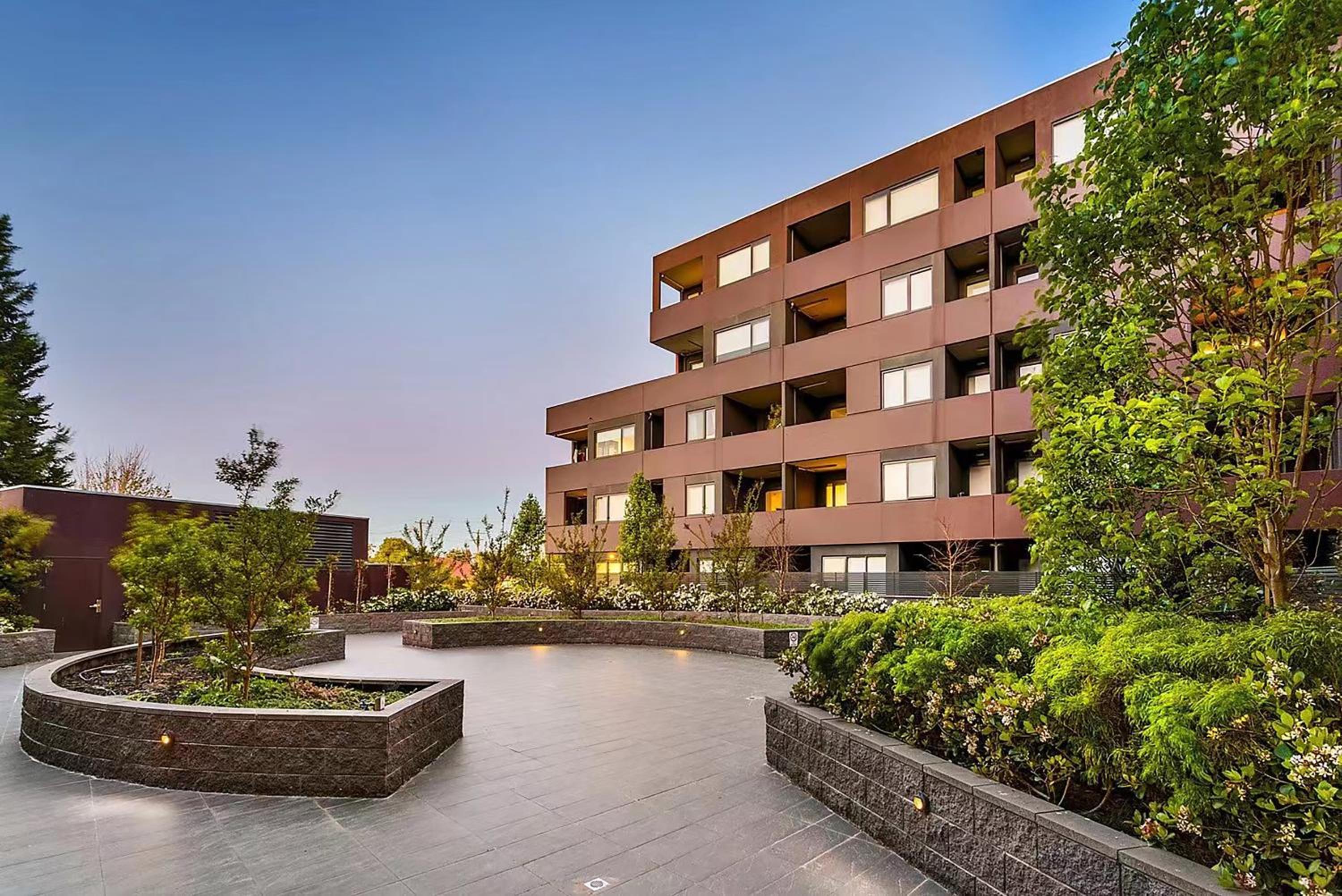 Preston Spacious 2BRM Apartment Free Parking Wi-Fi