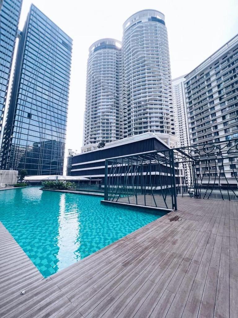 Connected train 3 Bedrooms - ABOVE KLGATEWAY MALL 14