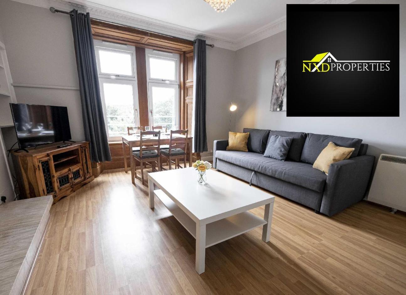 ☆ Bright, Modern West-End Apartment ☆ view 3