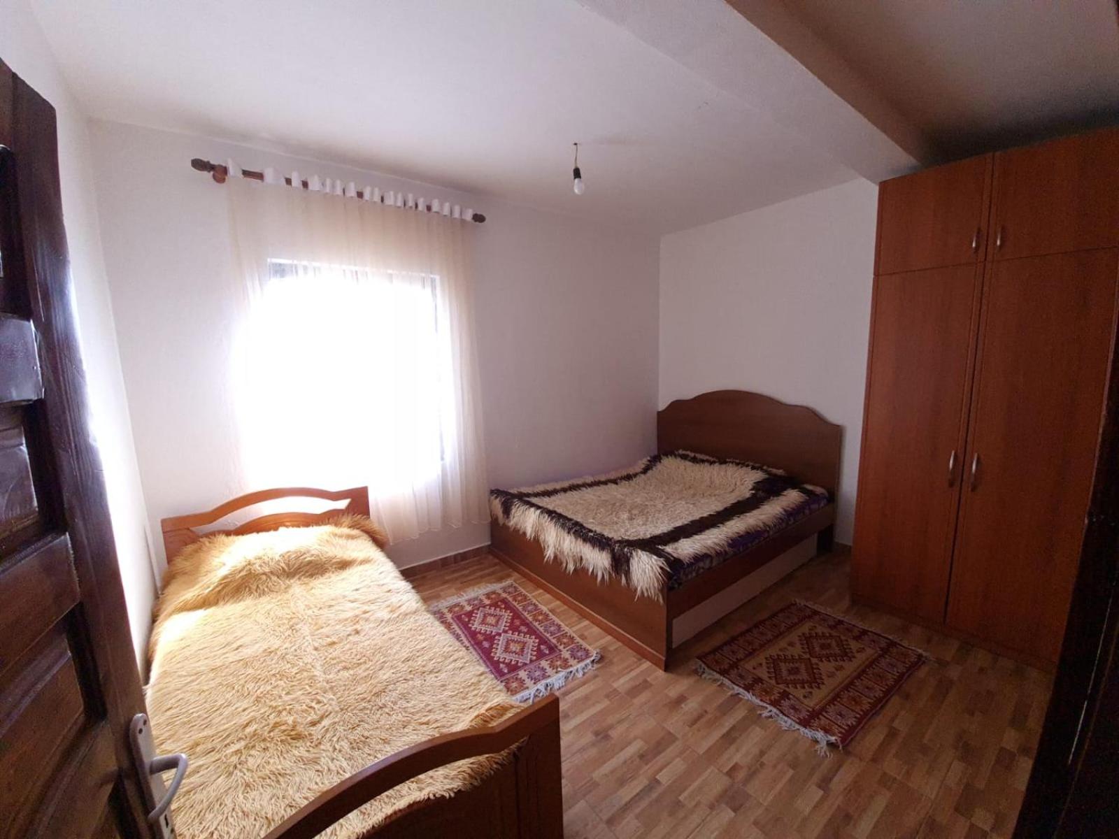 Bujtinat Skenderi Gjinar